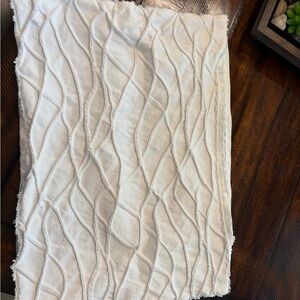 Eastern Accents Nerdia set of 2 White Textured Wave Standard pillow covers